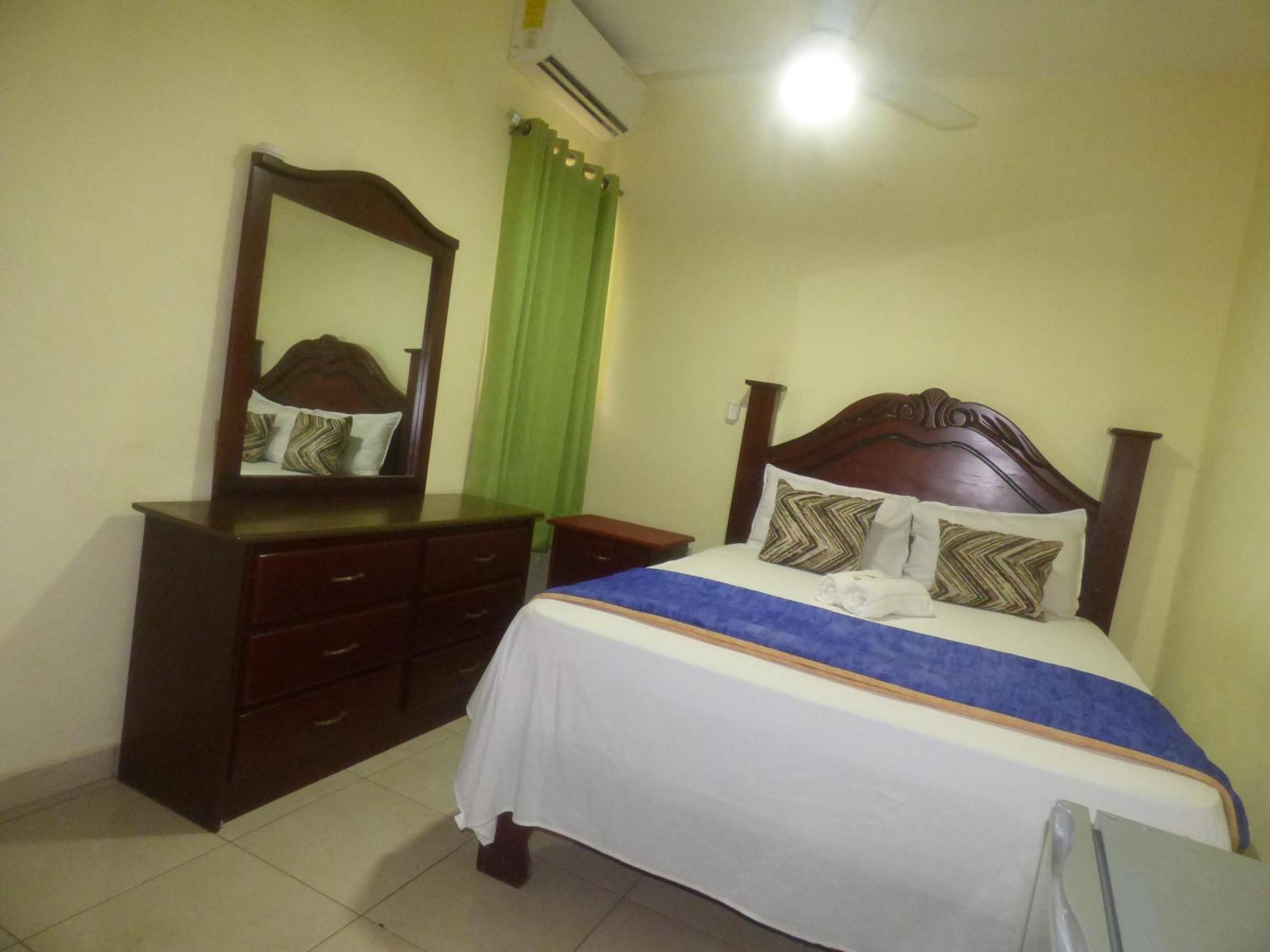 Hotel Enrique I Gazcue, Bed And Breakfast Santo Domingo Exteriör bild