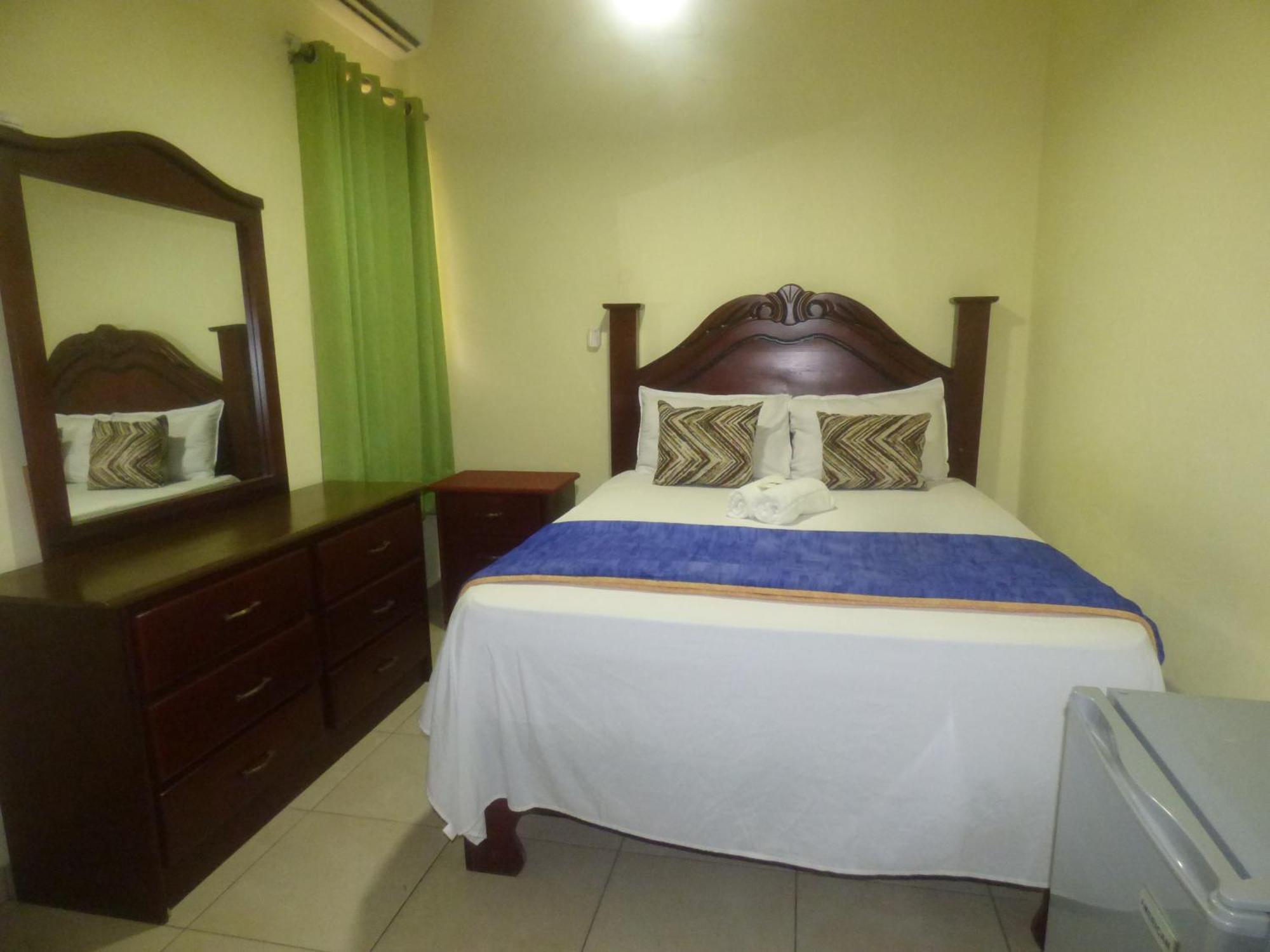 Hotel Enrique I Gazcue, Bed And Breakfast Santo Domingo Exteriör bild
