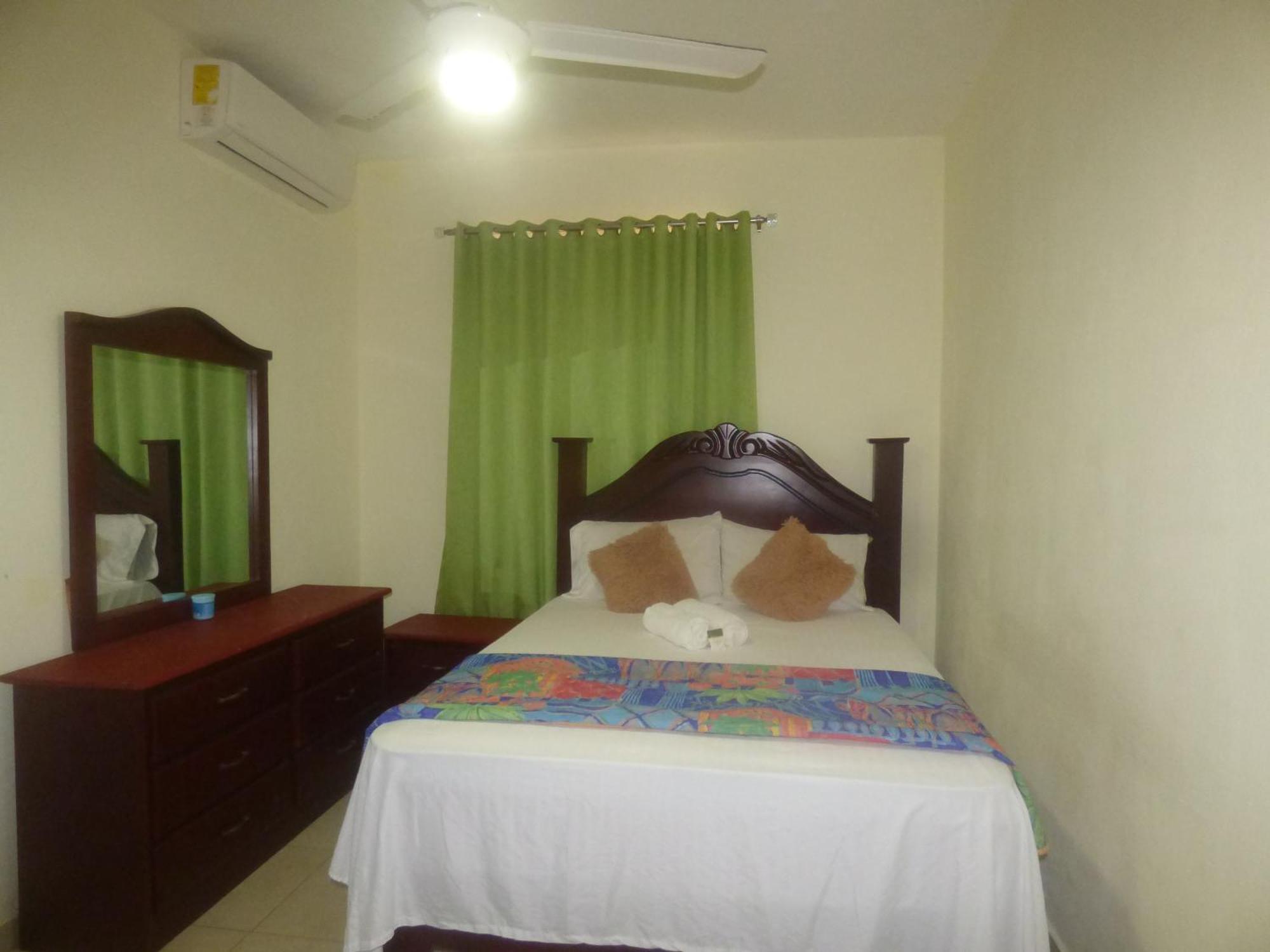 Hotel Enrique I Gazcue, Bed And Breakfast Santo Domingo Exteriör bild