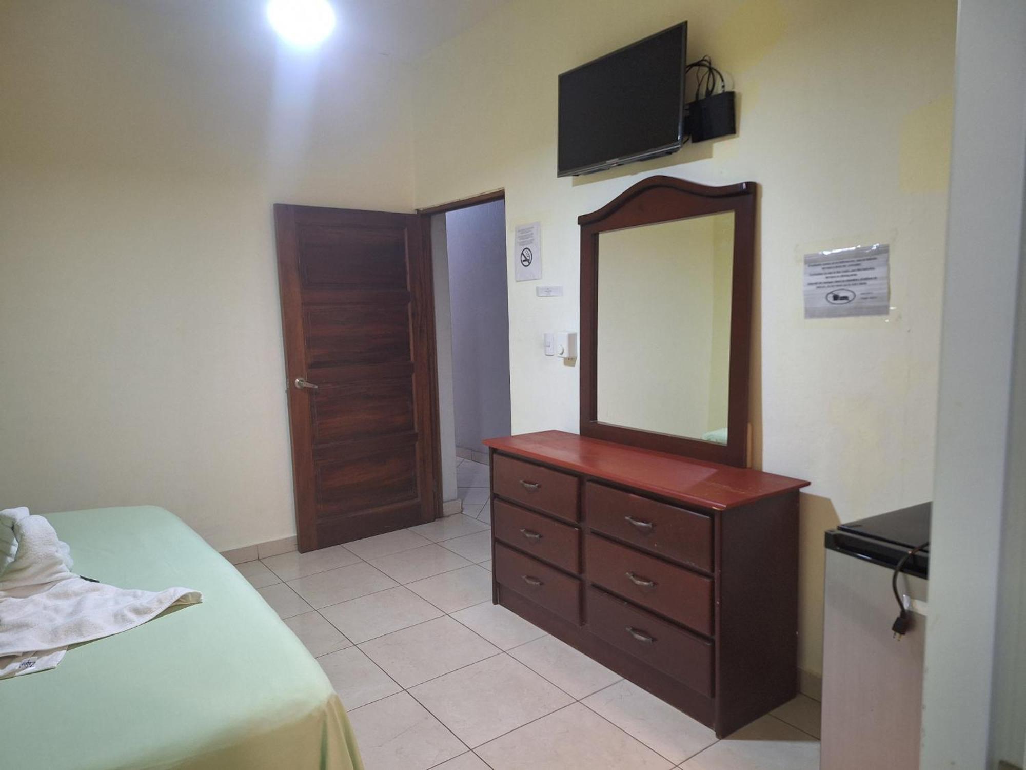 Hotel Enrique I Gazcue, Bed And Breakfast Santo Domingo Exteriör bild